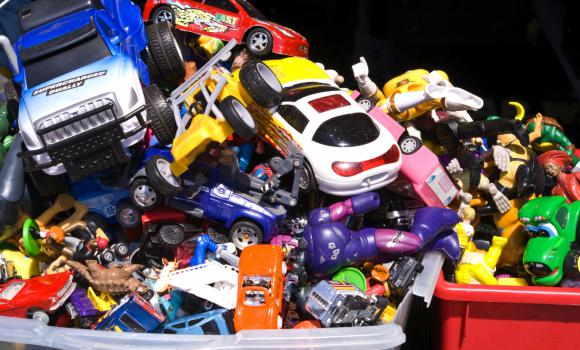 417133-used-toys